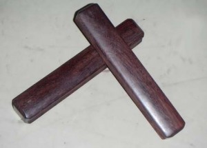 claves Pronounced "klaβe" in the Spanish style.